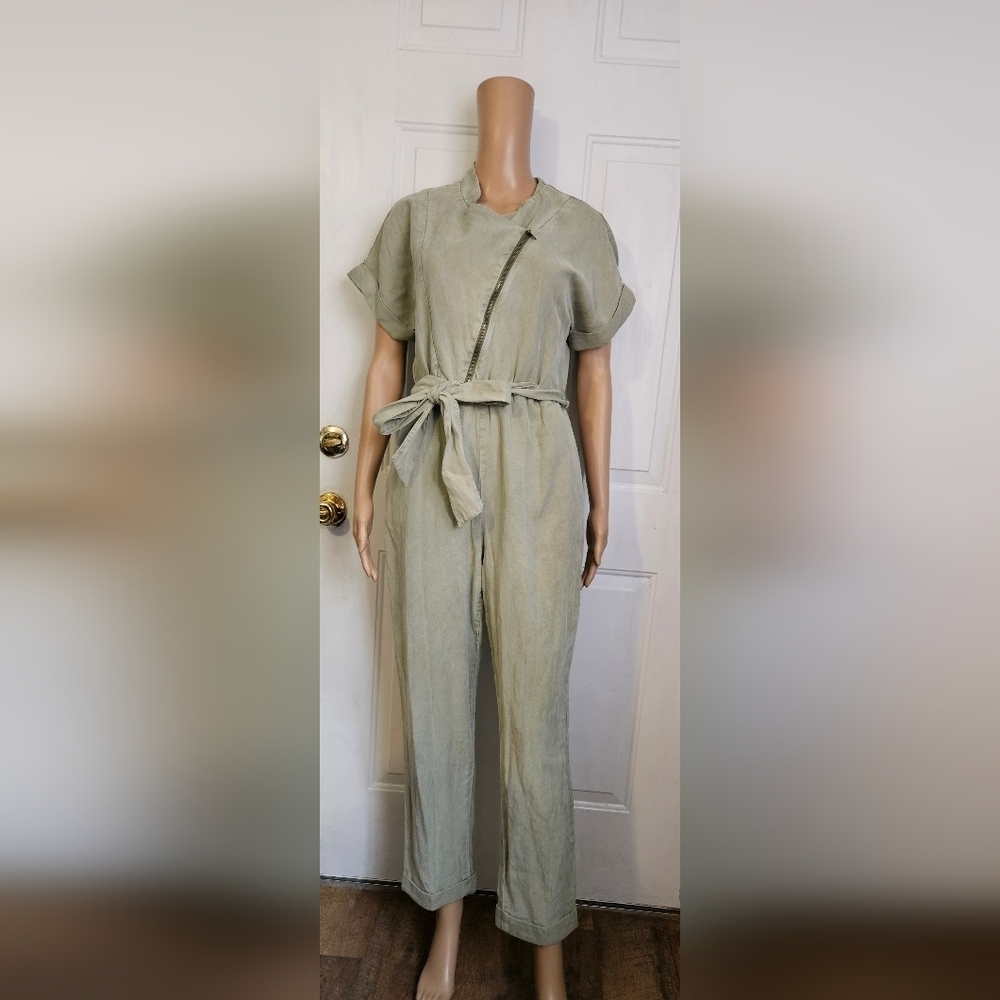 Alice + Olivia Green Leonarda Cropped Belted Lyocell Jumpsuit - Picture 4 of 8